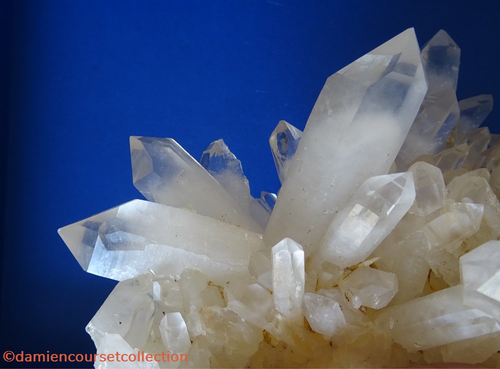 macle de Quartz 2 mineraux meteorites du japon macle de quartz