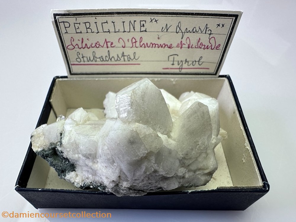 Pericline (Alpes autrichiennes) mineraux meteorites albite pericline alpes autrichiennes