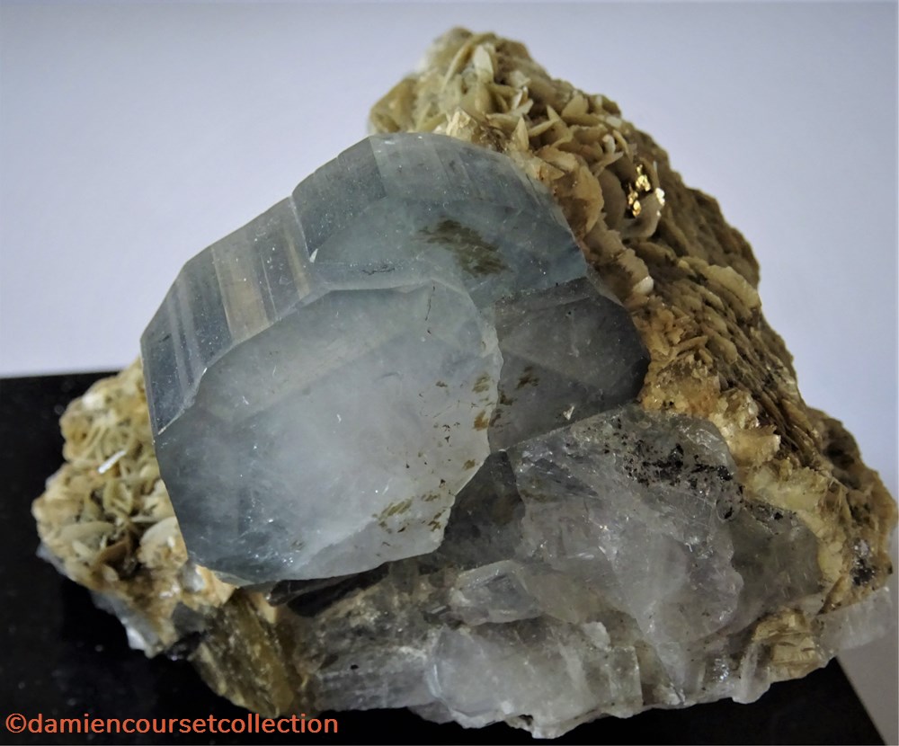 Apatite 3 cm mineraux meteorite fluorapatite apatite 3 cm