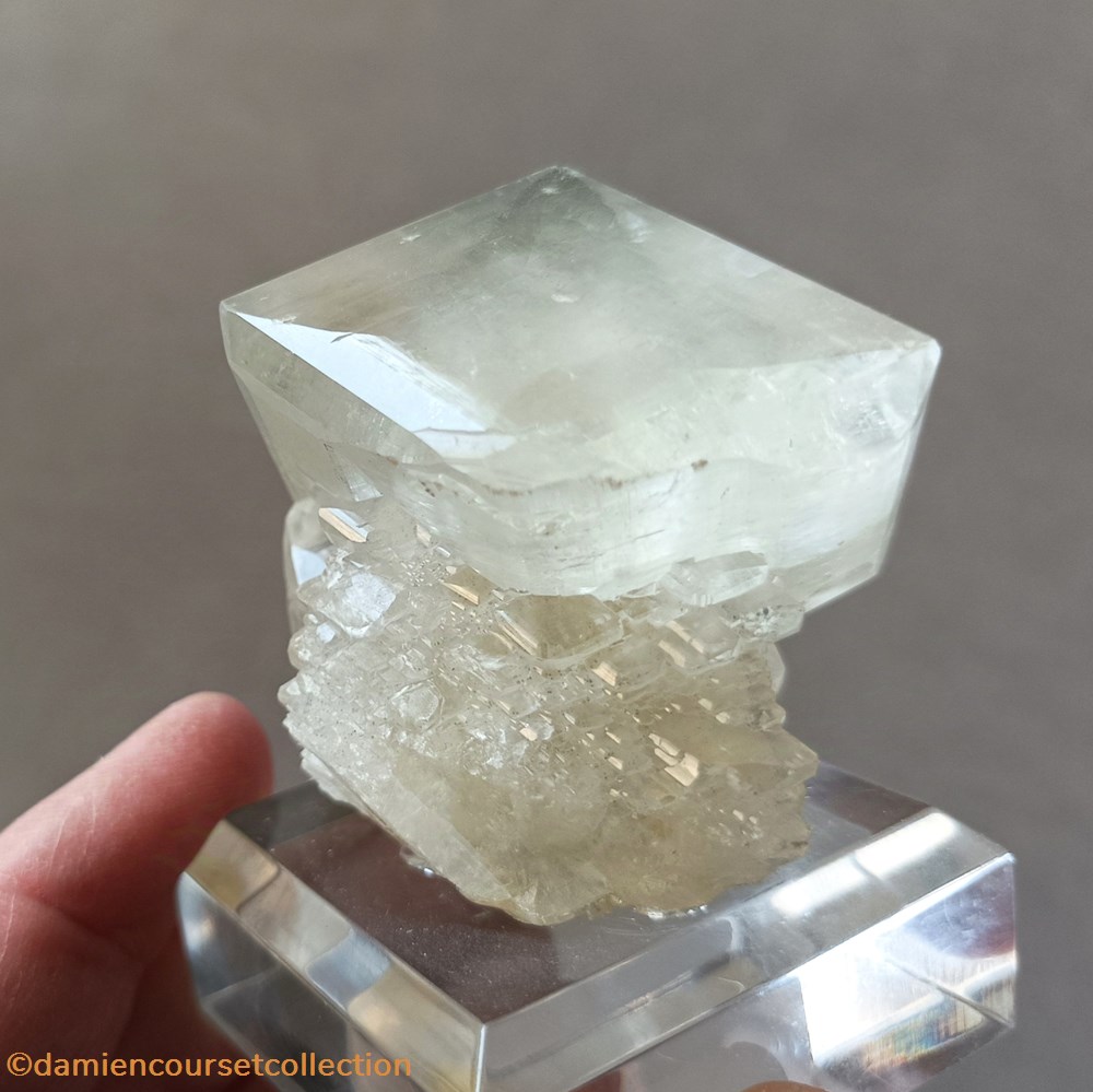 Calcite (sceptre) mineraux meteorites calcite sceptre