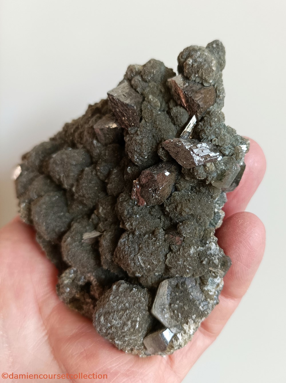 Arsénopyrite et Apatite 2 mineraux meteorites arsenopyrite et apatite
