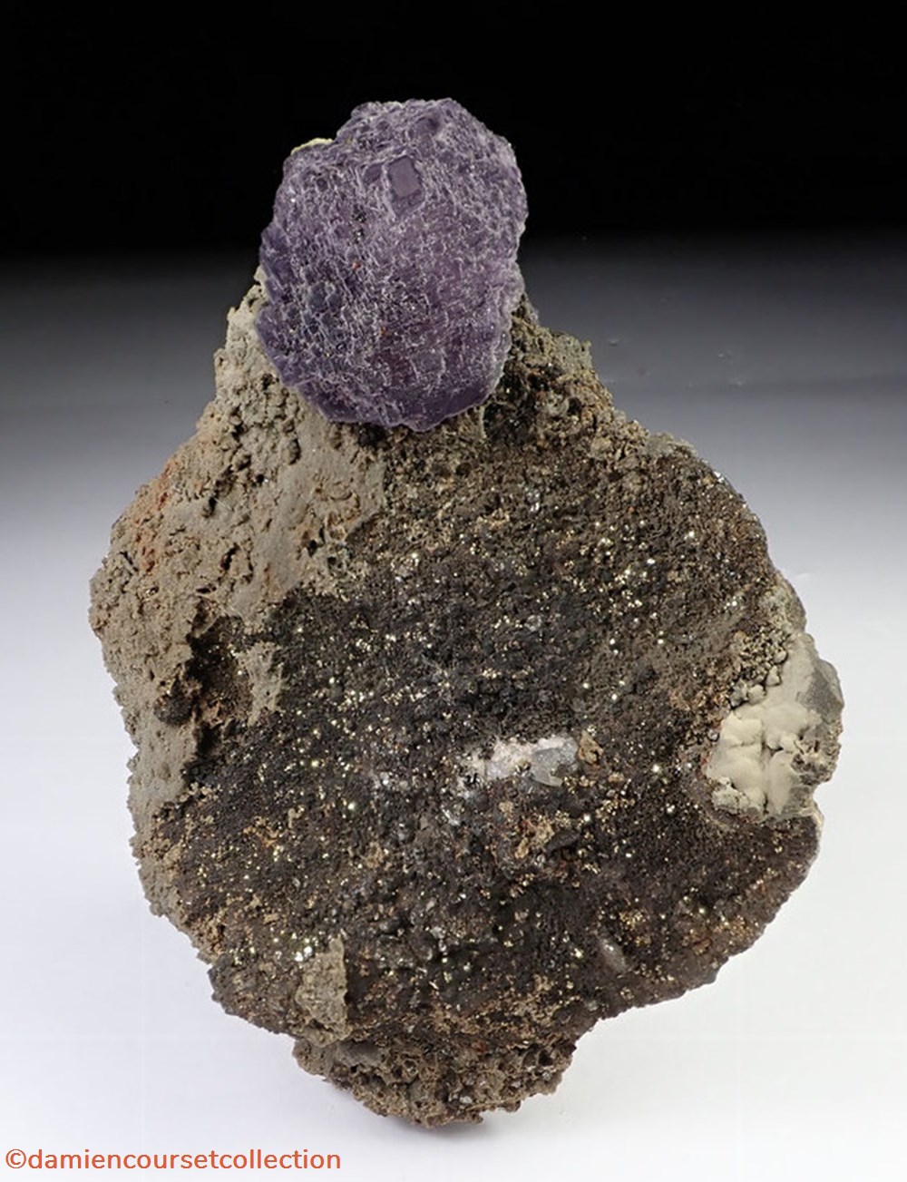 Fluorite octaèdrique ("pyramide aztèque") 3 mineraux meteorites fluorite octaedrique pyramide azteque