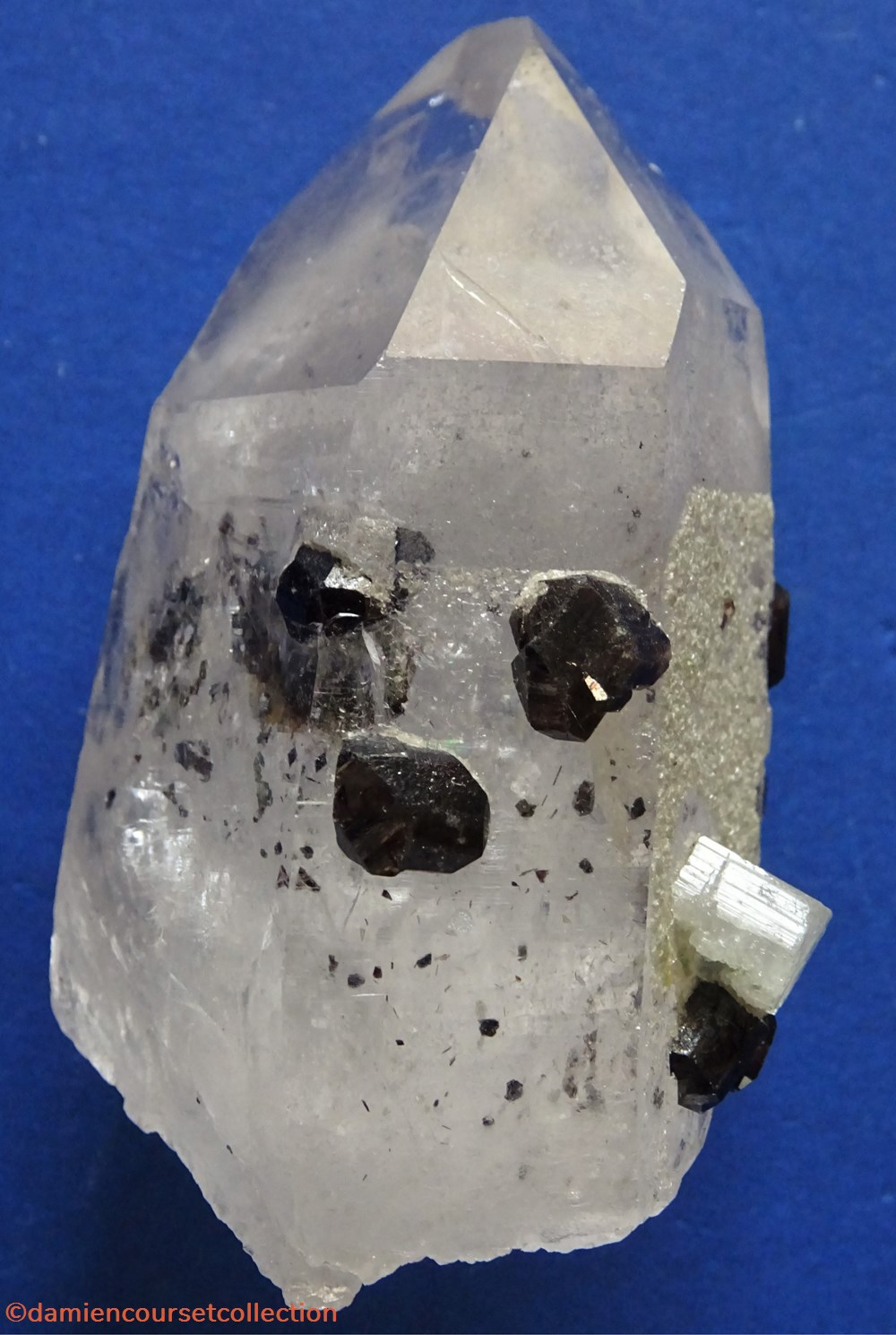 Cassitérite sur Quartz 2 mineraux meteorites cassiterite sur quartz