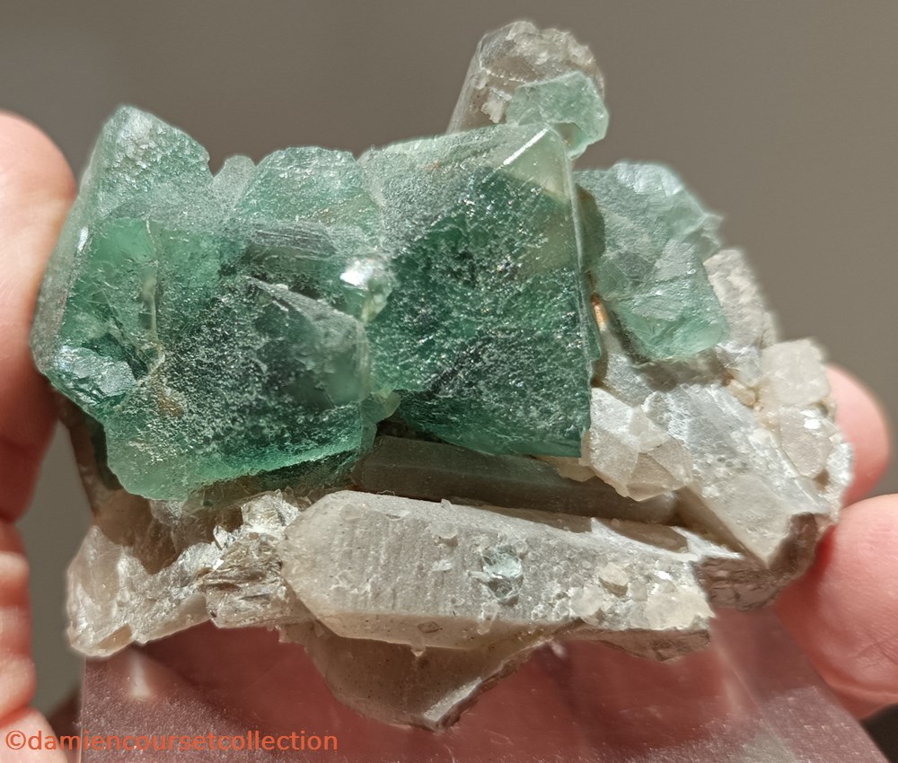 mineraux meteorites fluorite et quartz