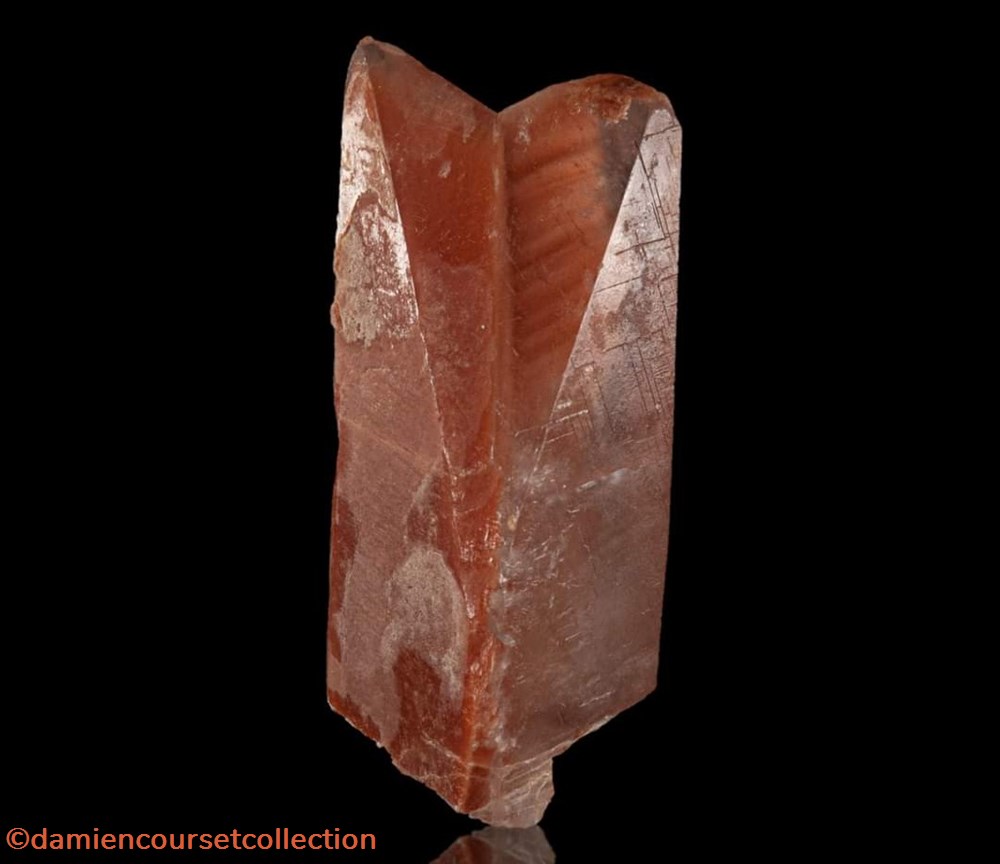 mineraux meteorites macle 2 calcites avesnes sur helpe carriere saint hilaire