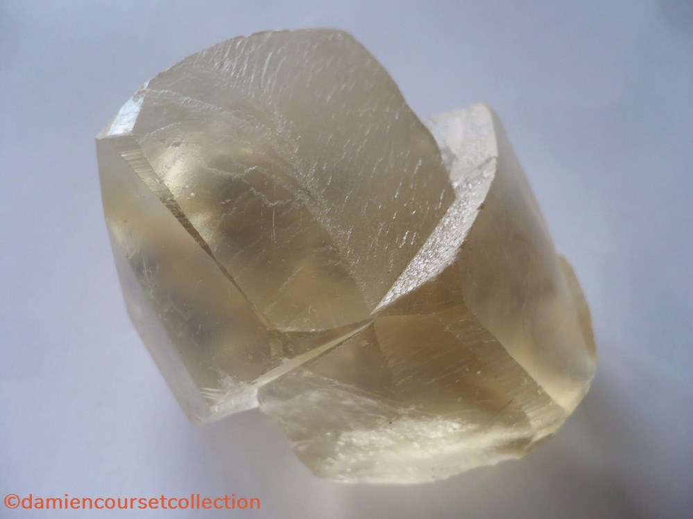 Calcite (macle) 3 mineraux meteorites calcite macle