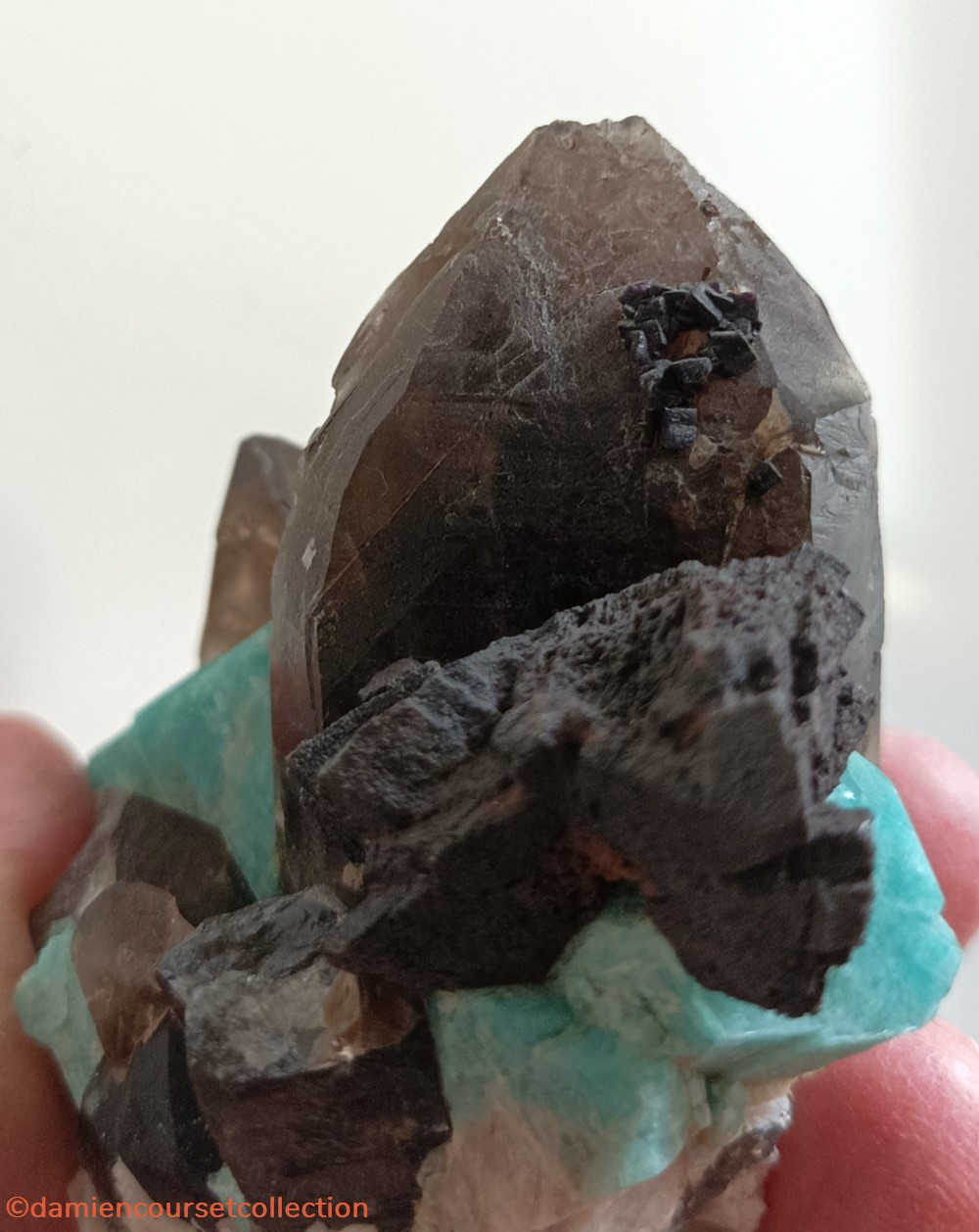 mineraux meteorites microcline amazonite quartz fume goethite et fluorite