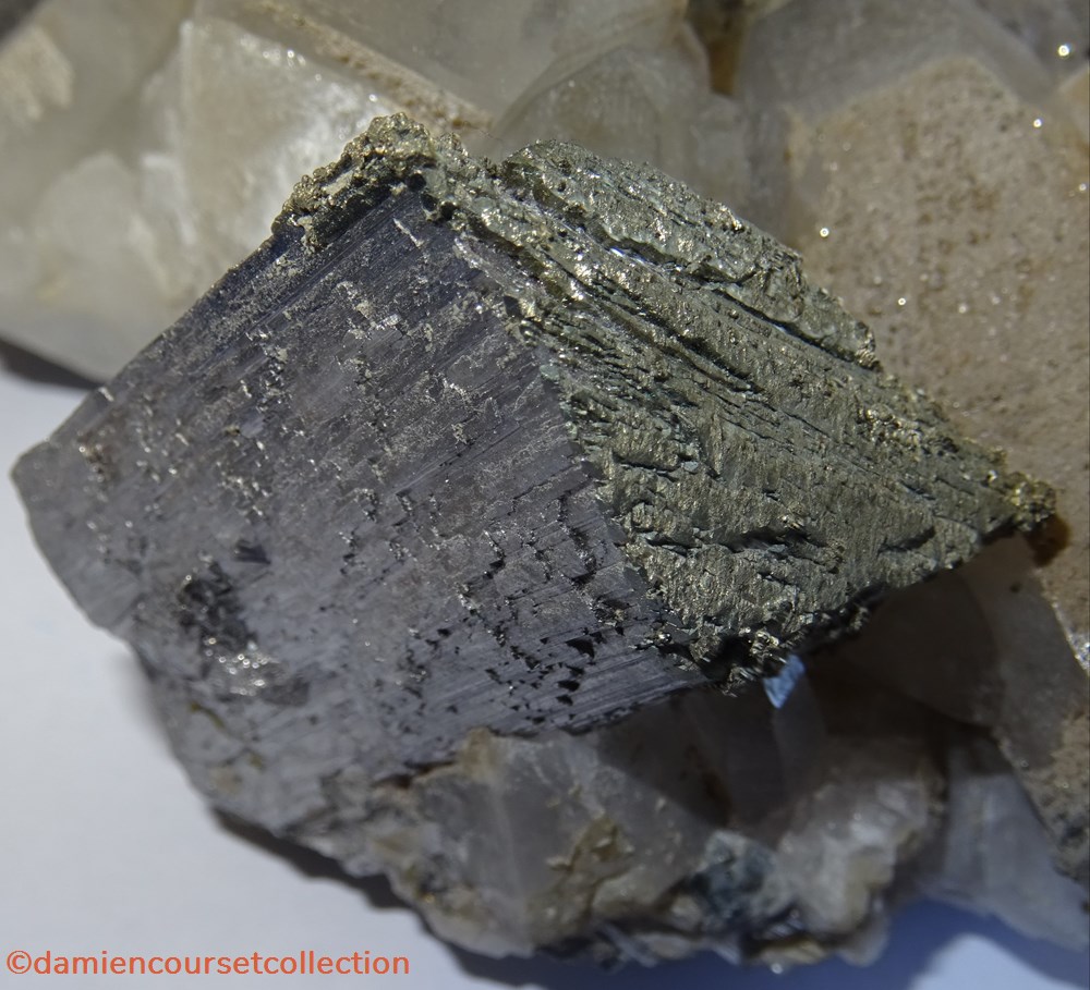 mineraux meteorites arsenopyrite xxl marcasite quartz siderite et apatite