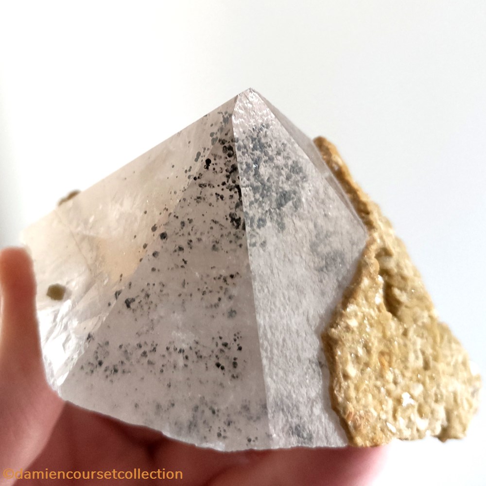 Quartz et Sphalérite (inclusions) mineraux meteorites quartz et sphalerite inclusions