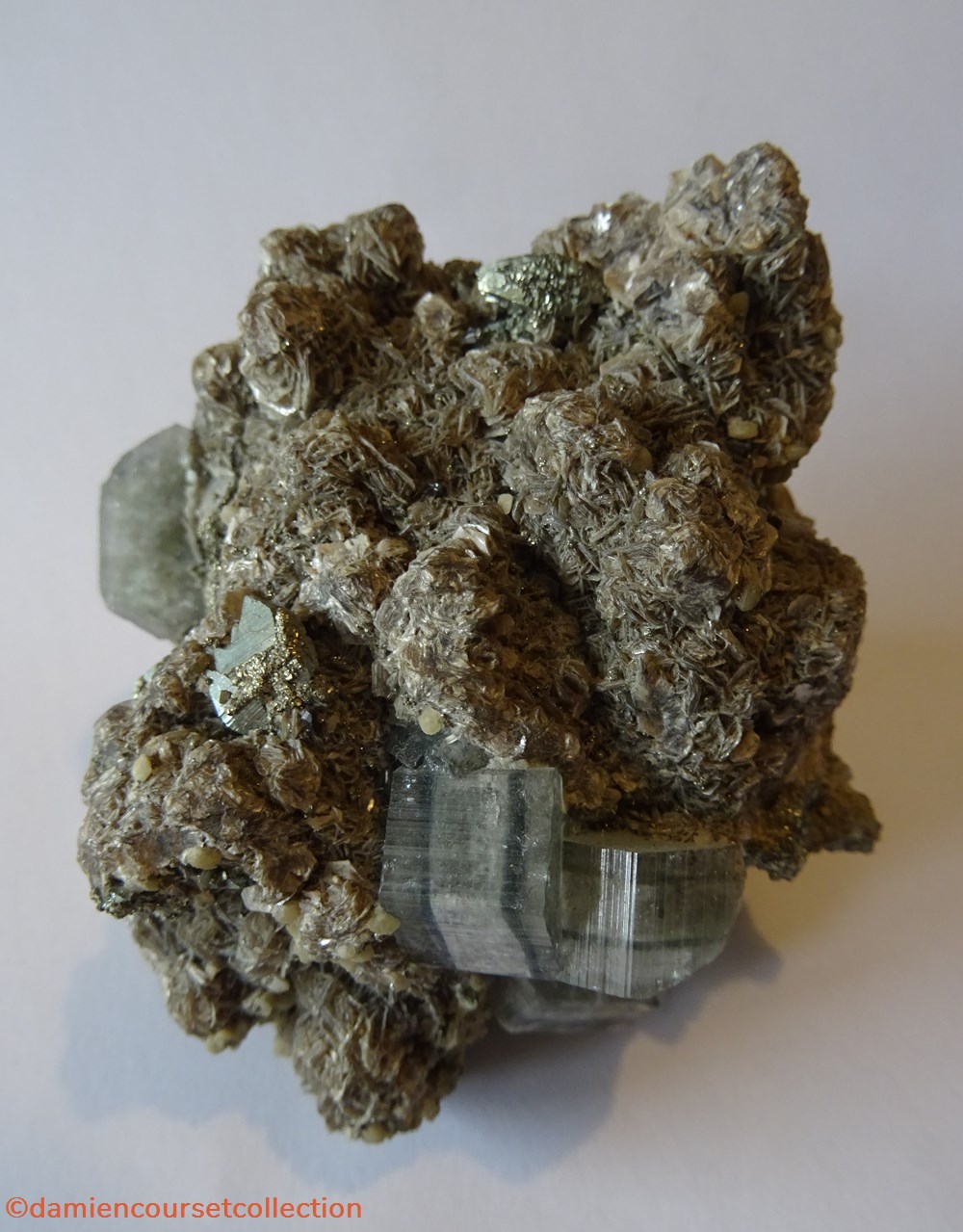 mineraux meteorites fluorapatite apatite oeil de chat