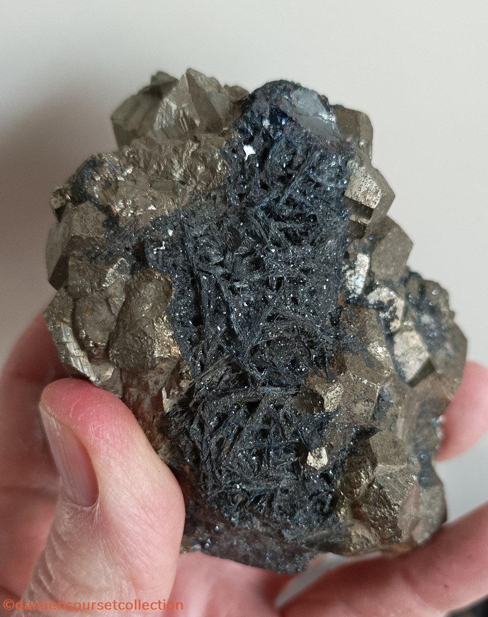 mineraux meteorites pyrite et hematite ile elbe