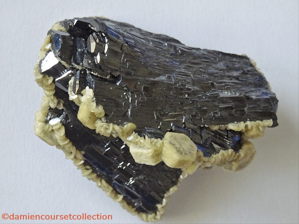 Wolframite et Sidérite 2 mineraux meteorites wolframite et siderite