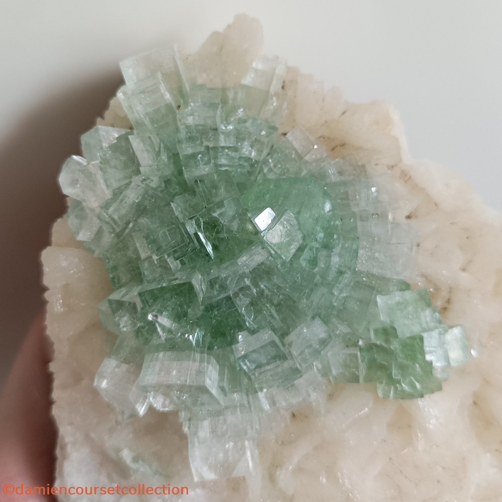 Apophyllite "Discoball" et Stilbite 4 mineraux meteorites fluorapophyllite k apophyllite discoball et stilbite