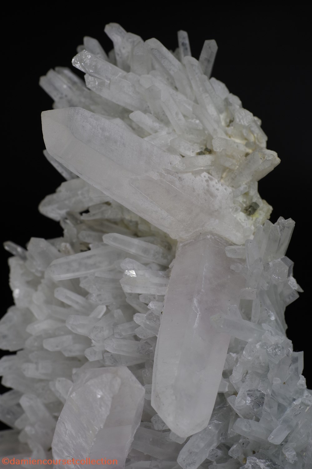 Quartz améthysé (Bulgarie) 3 mineraux meteorites macle du japon quartz amethyse bulgarie