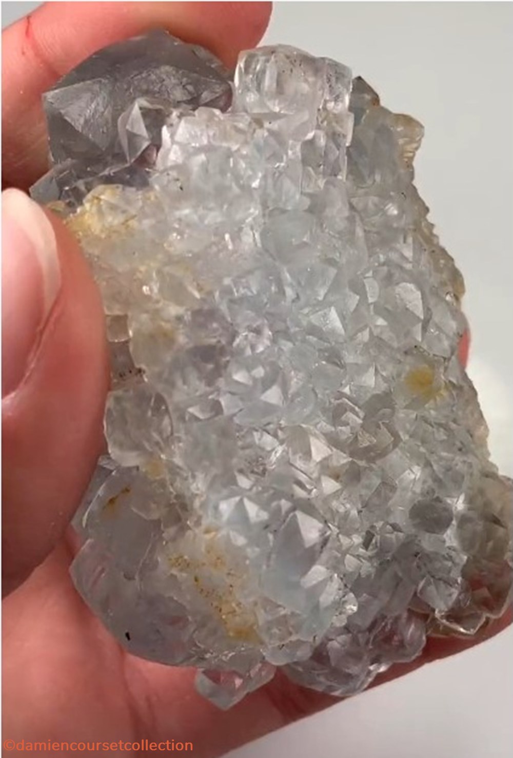 Fluorite (tétrahexaédre) 5 mineraux meteorites tetrahexaedrique fluorite tetrahexaedre