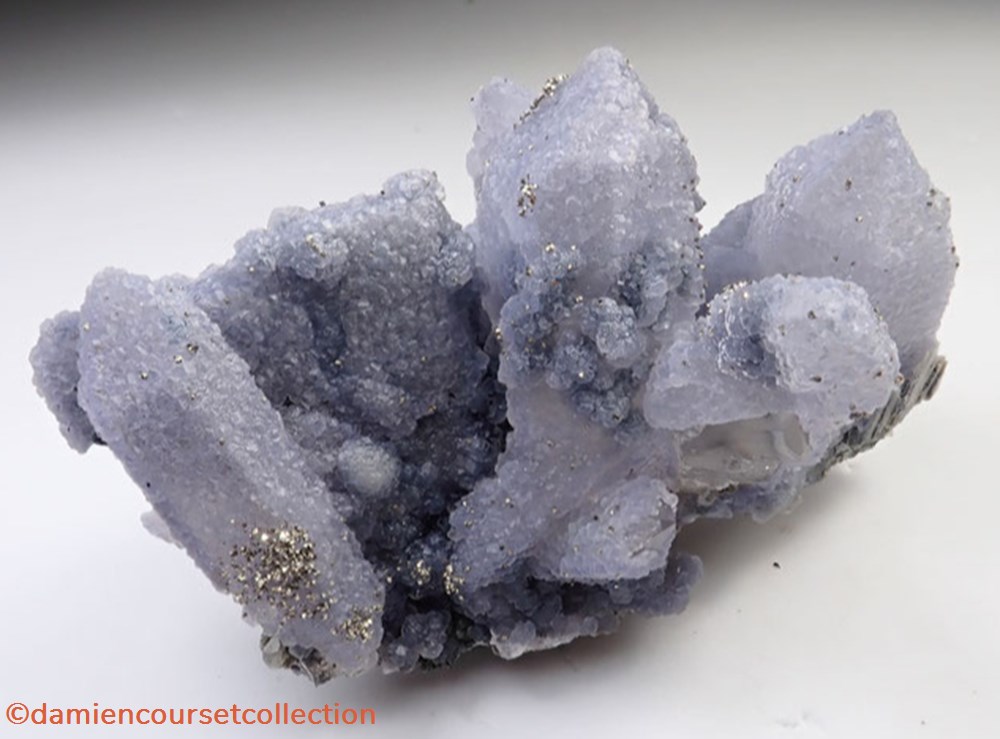 Fluorite sur Quartz et Wolframite mineraux meteorites fluorite sur quartz et wolframite