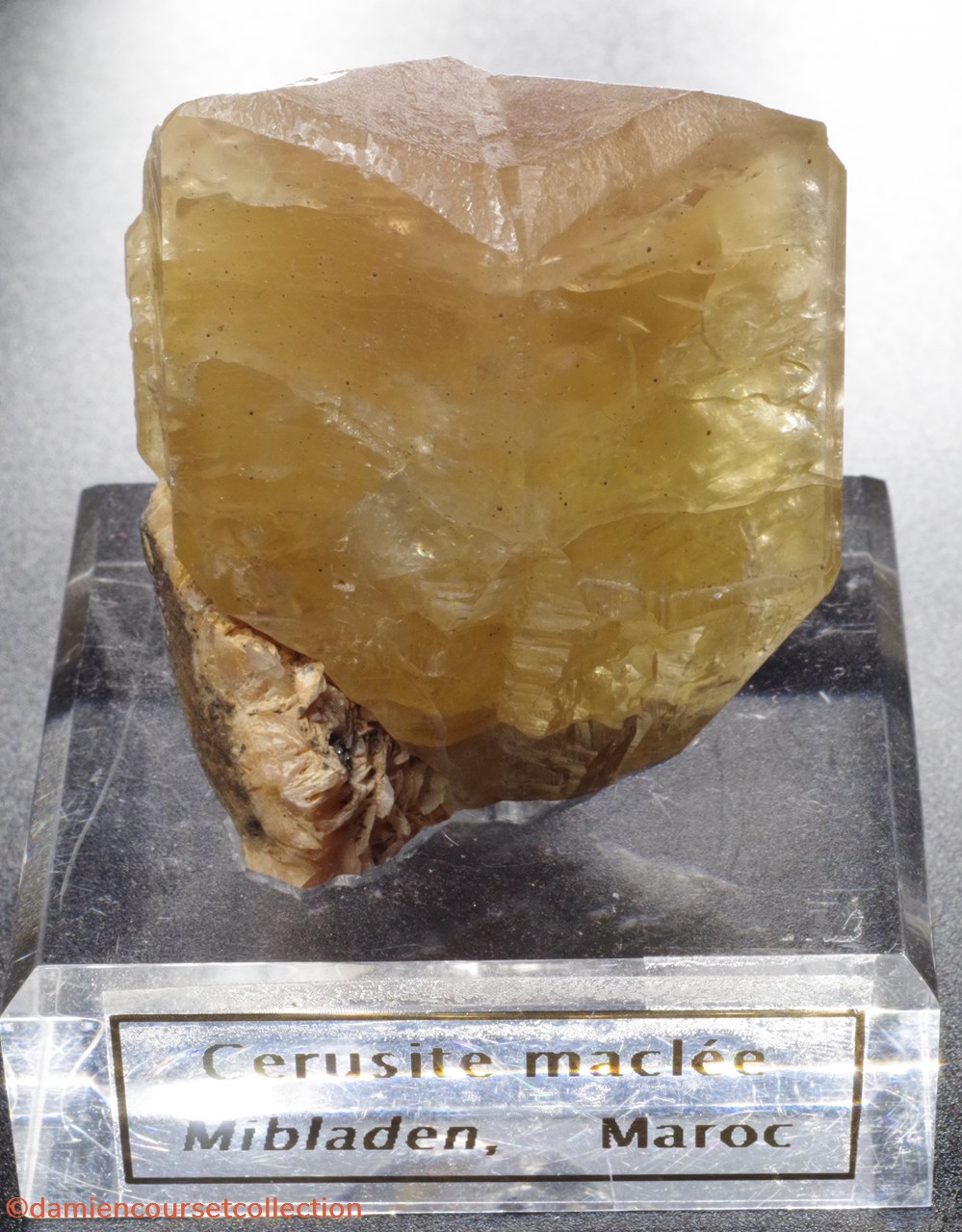 Cerusite sur Baryte 3 mineraux meteorites cerusite sur baryte