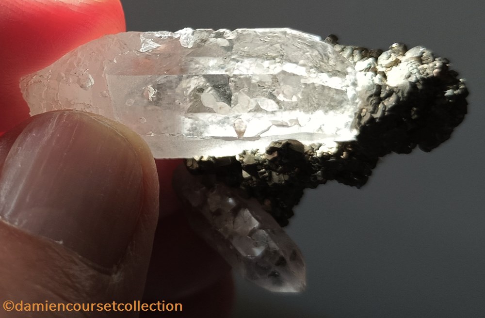 Calcite dans Quartz 4 mineraux meteorites calcite dans quartz