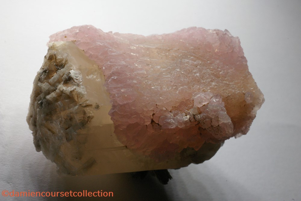 Quartz rose cristallisé sur Quartz 4 mineraux meteorites quartz rose cristallise sur quartz