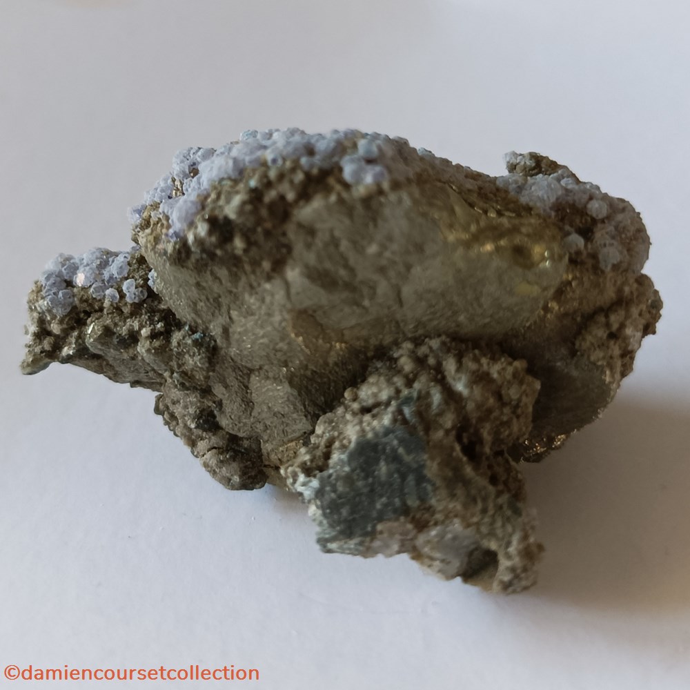 mineraux meteorites fluorite sur chalcopyrite