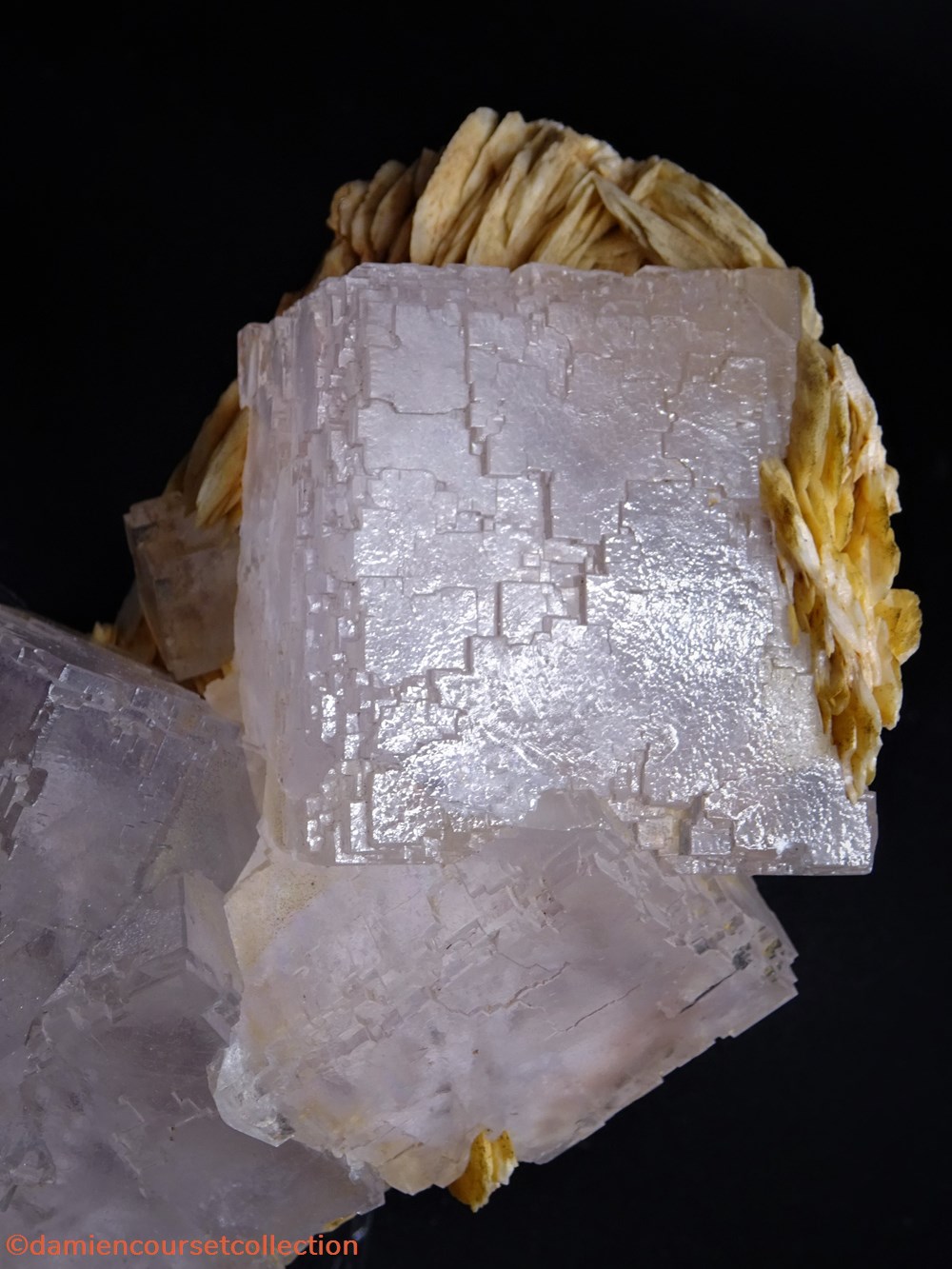 Fluorite et Barite 4 mineraux meteorites fluorite et barite