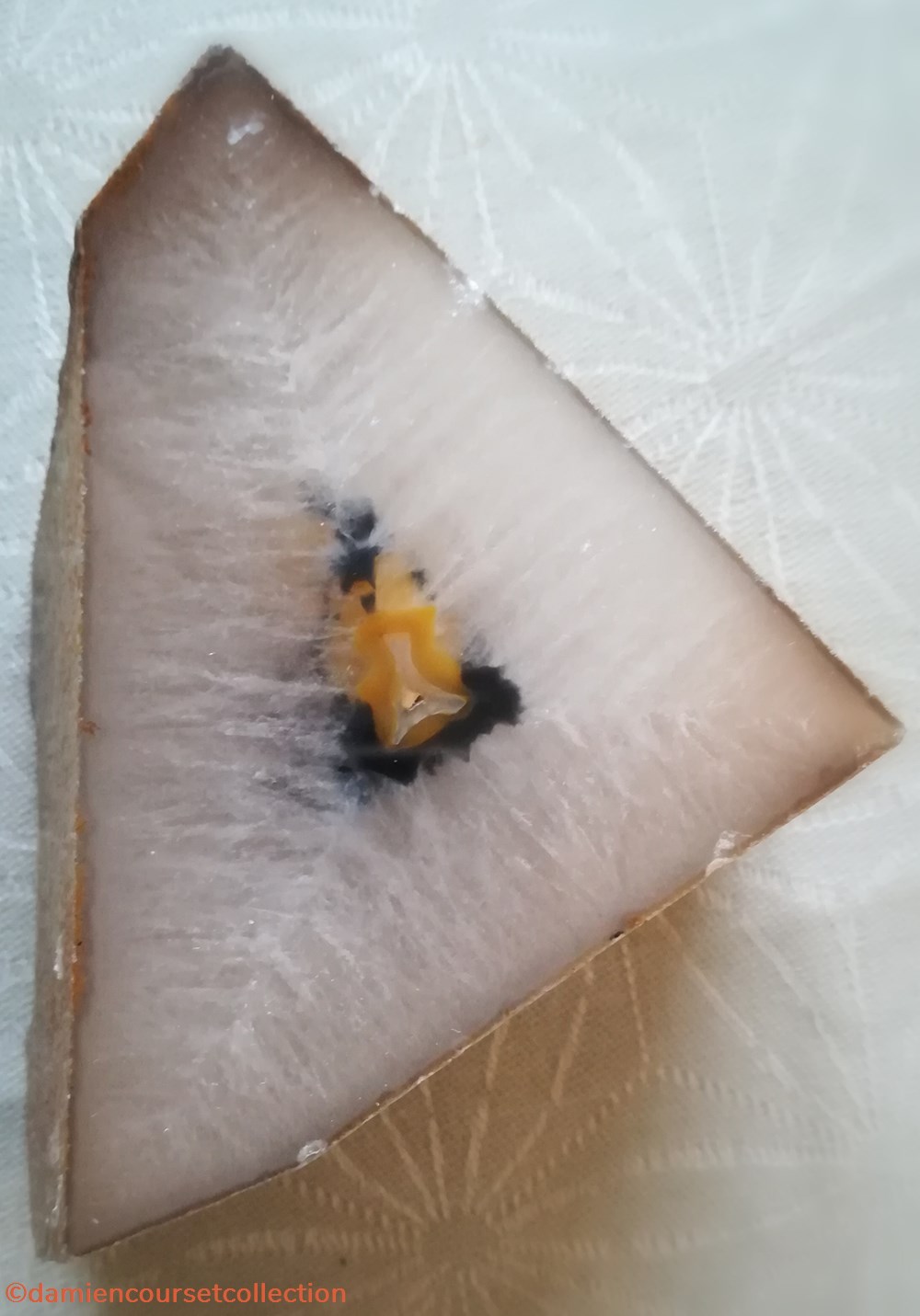 mineraux meteorites quartz calcedoine agate polyedrique paraiba bresil
