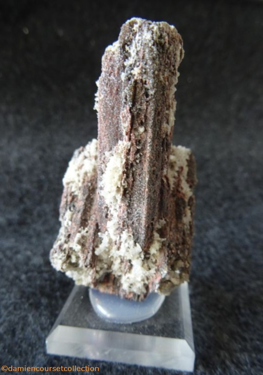 mineraux meteorites hematite et quartz apres epidote