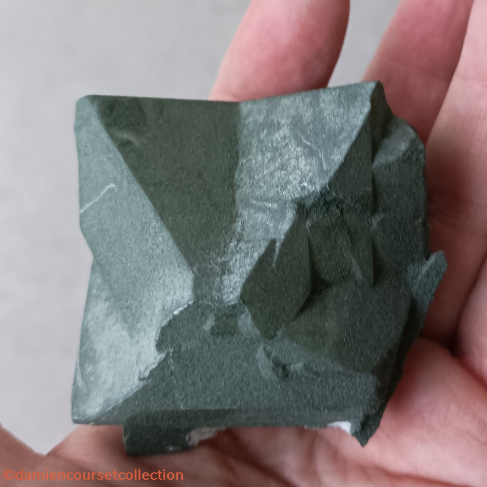 Adulaire (Alpes suisses) mineraux meteorites adulaire alpes suisses