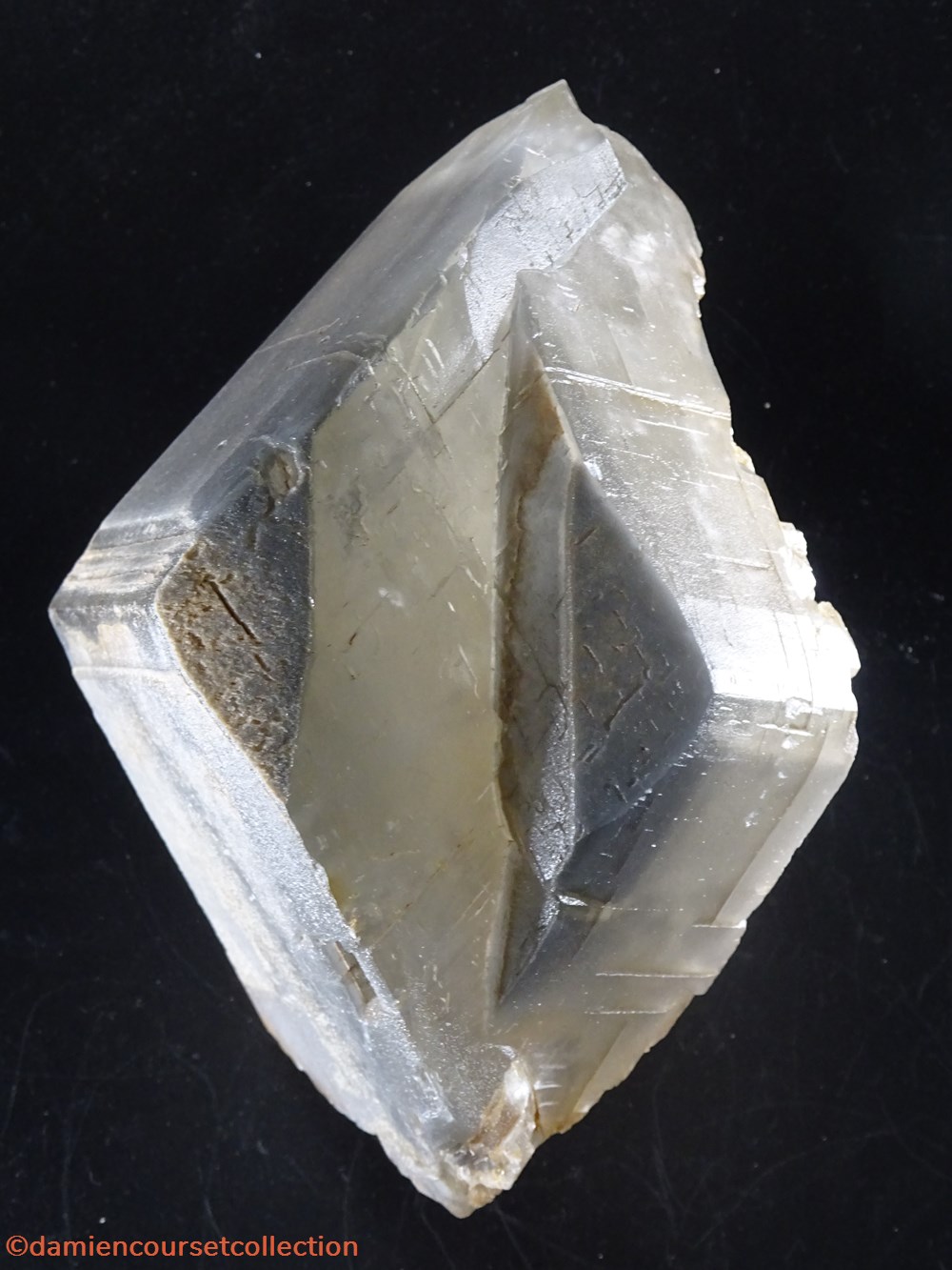 Calcite (Chimay) 3 mineraux meteorites macle calcite chimay