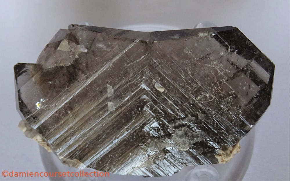 mineraux meteorites du japon quartz fume macle