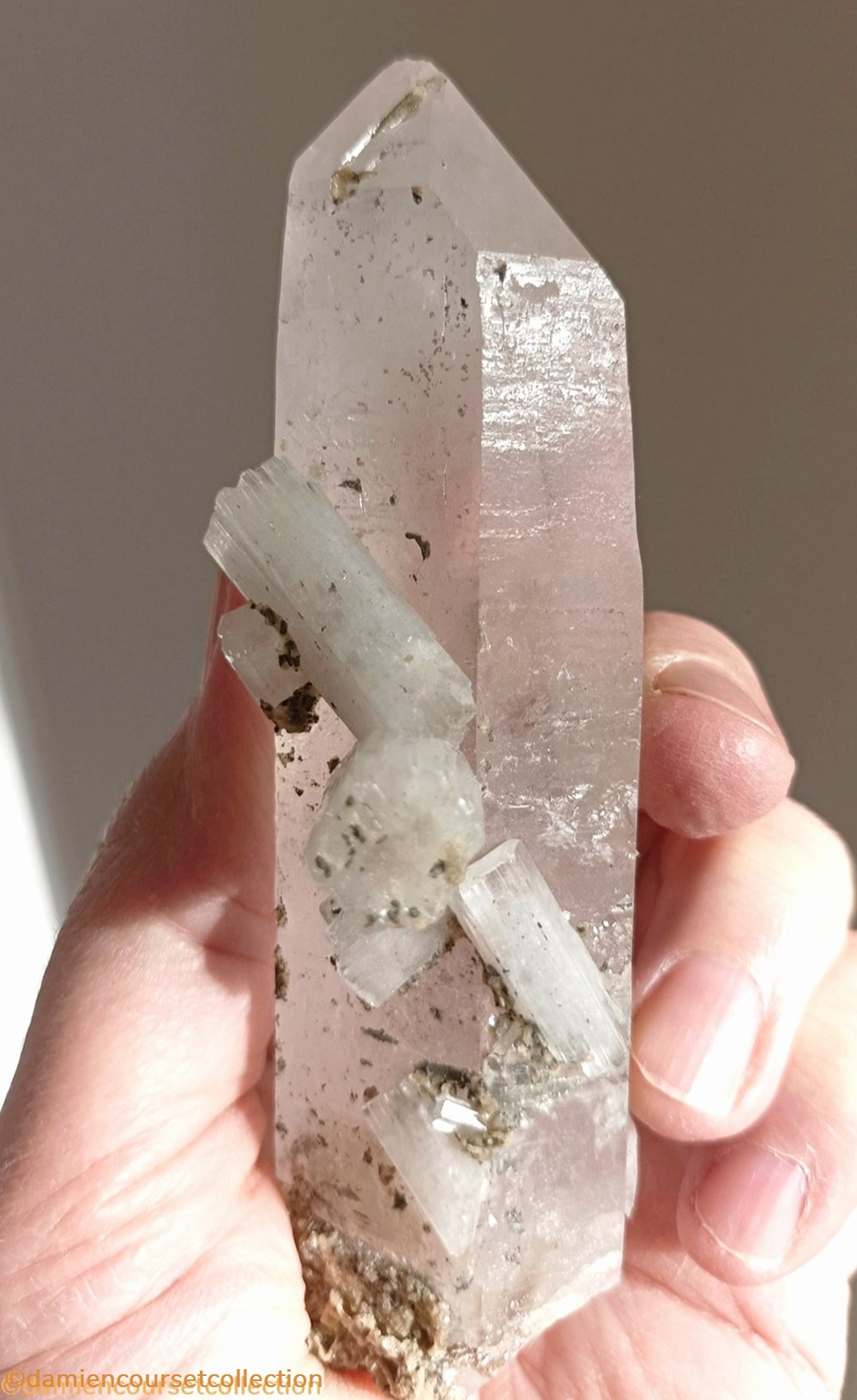 Apatite sur Quartz mineraux meteorites fluorapatite apatite sur quartz