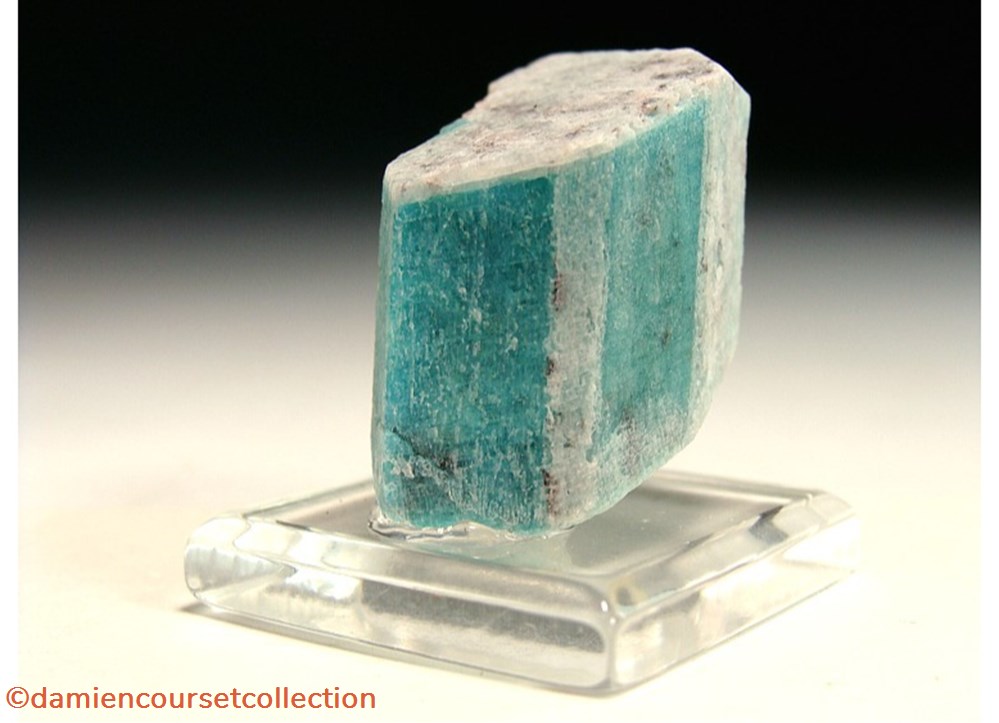 mineraux meteorites microcline amazonite white strips