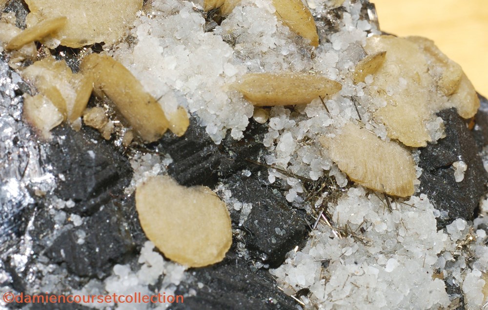 Sphalérite et Sidérite 4 mineraux meteorites sphalerite et siderite