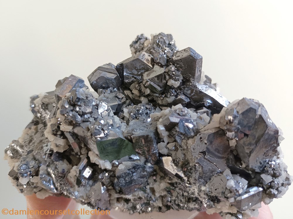 Galène maclée et Dolomite mineraux meteorites galene maclee et dolomite