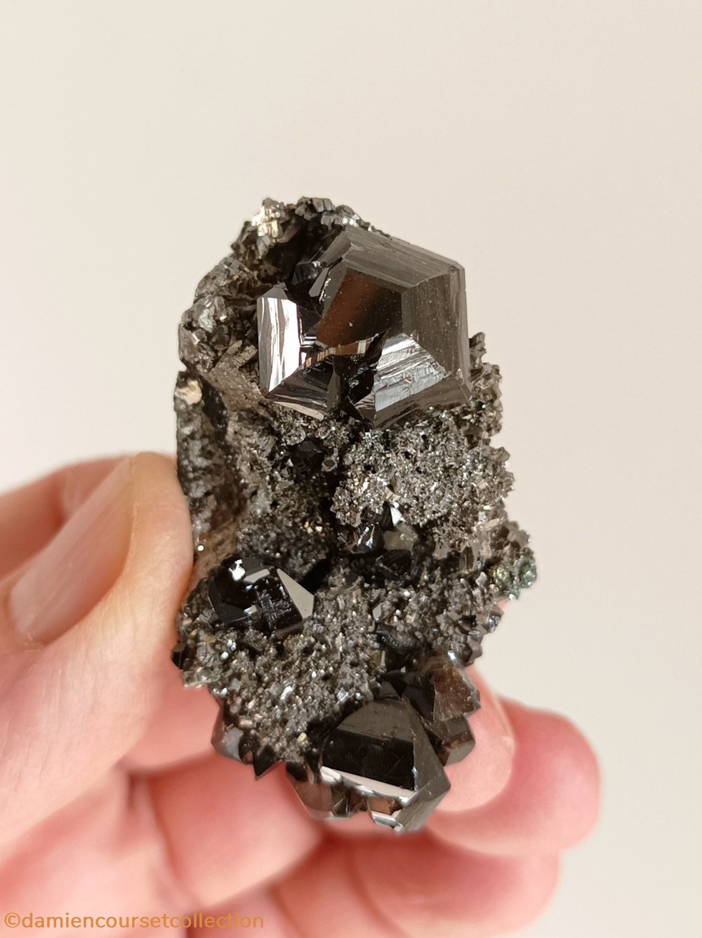 Cassitérite sur Arsénopyrite 2 mineraux meteorites cassiterite sur arsenopyrite