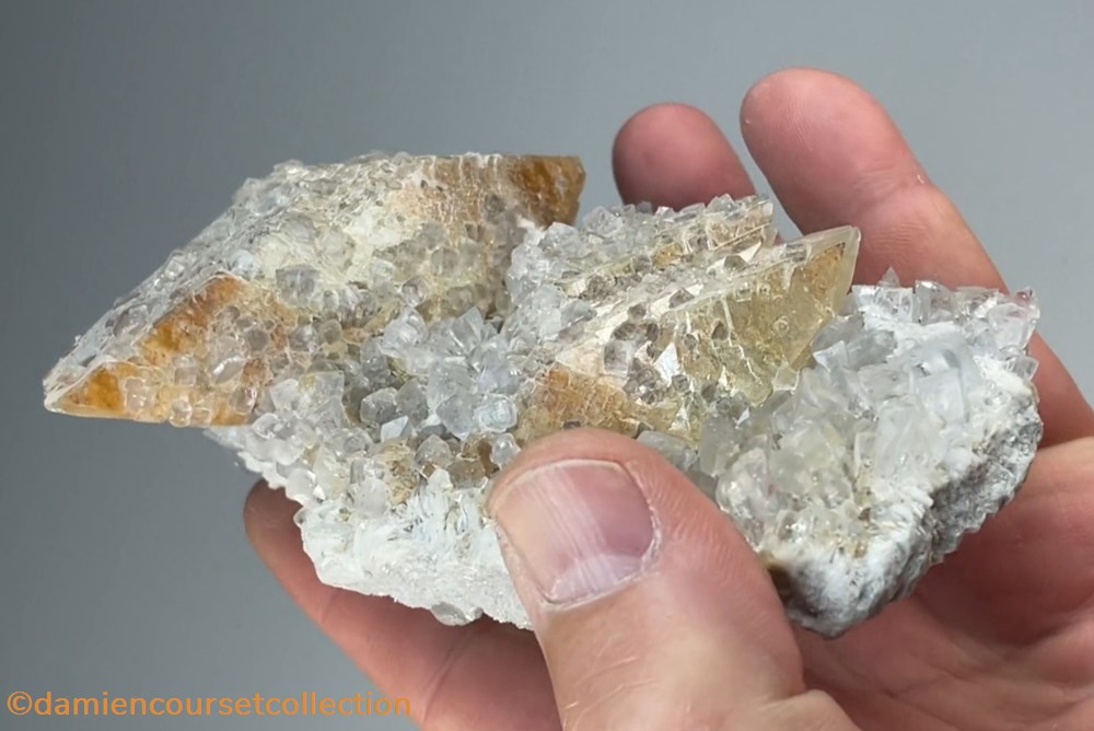 Fluorite sur Calcite 4 mineraux meteorites fluorite sur calcite