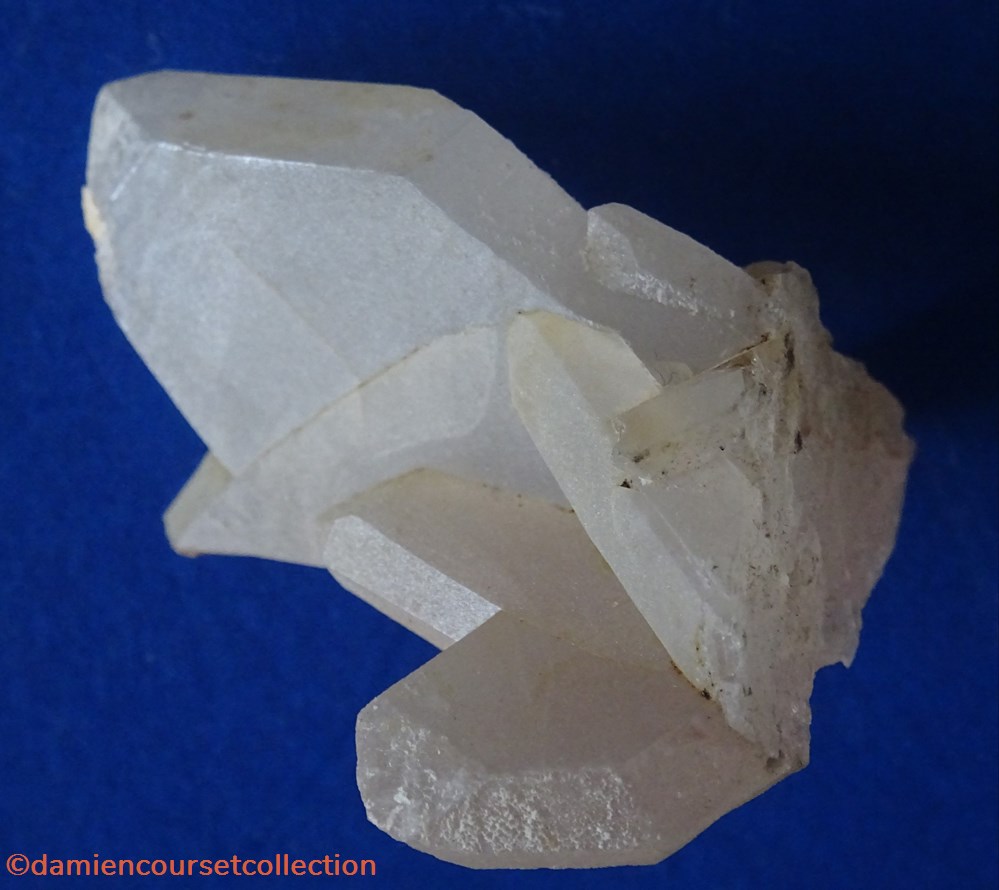 4 Macles de Quartz (diverses provenances) 3 mineraux meteorite du japon 4 macles de quartz diverses provenances