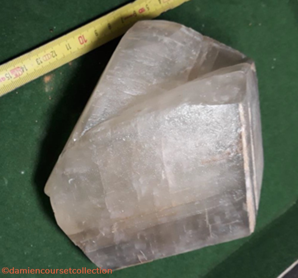 Calcite XXL (Chimay) 4 mineraux meteorites macle calcite xxl chimay