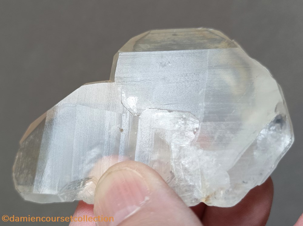 Quartz "macle du Japon" (8 cm) 2 mineraux meteorites quartz macle du japon 8 cm