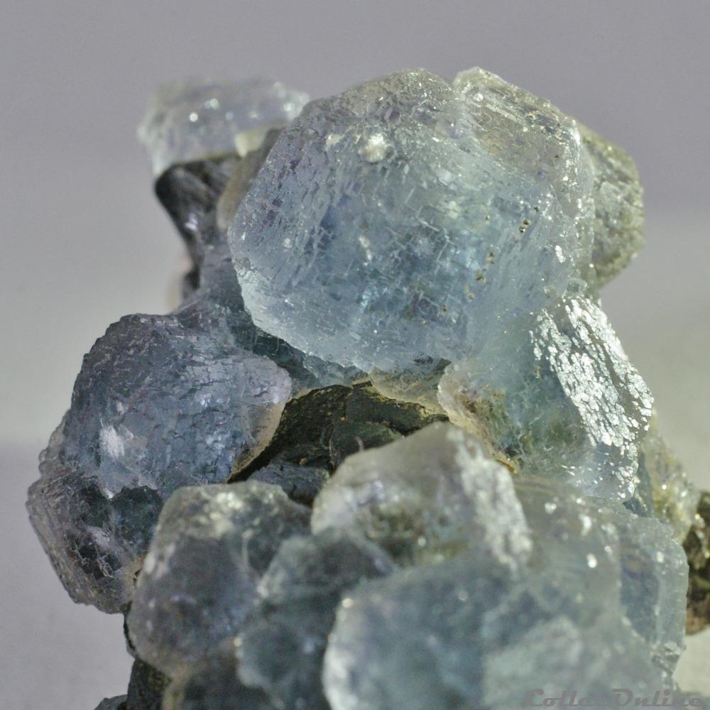 Fluorite et Sphalerite 2 mineraux meteorites fluorite et sphalerite