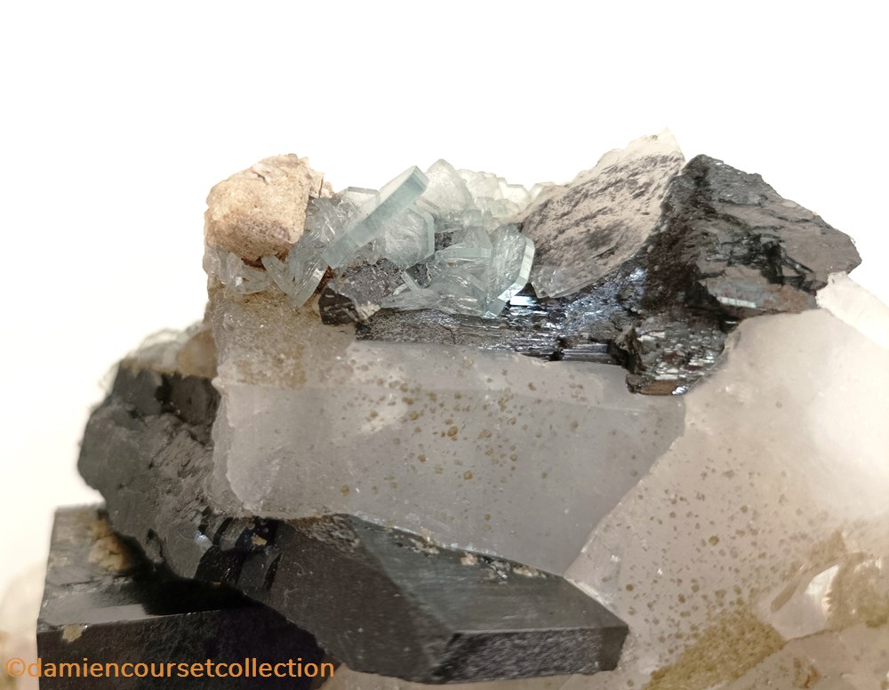 Quartz, ferberite, apatites bleues et Fluorite XXL 3 mineraux meteorites quartz ferberite apatites bleues et fluorite xxl