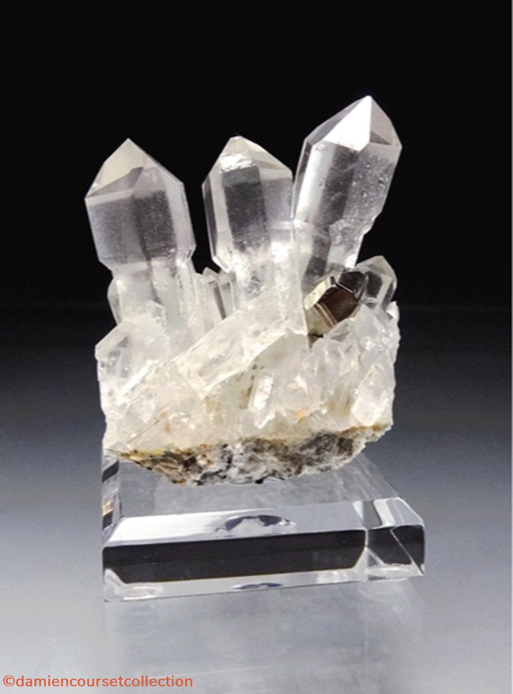 mineraux meteorites quartz sceptre et pyrite