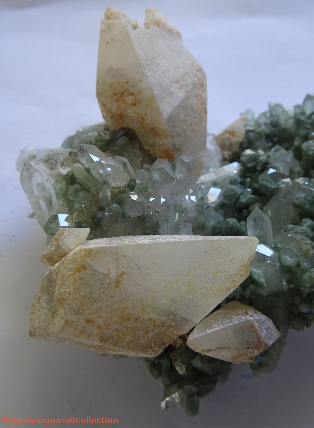 Calcite sur Quartz et Chlorite (Alpes) 5 mineraux meteorites calcite sur quartz et chlorite alpes