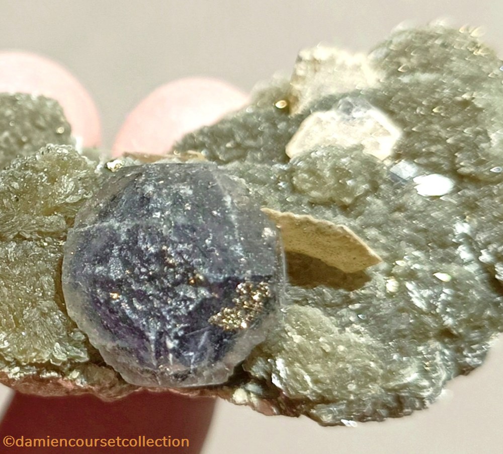 Fluorite et Siderite 2 mineraux meteorites fluorite et siderite