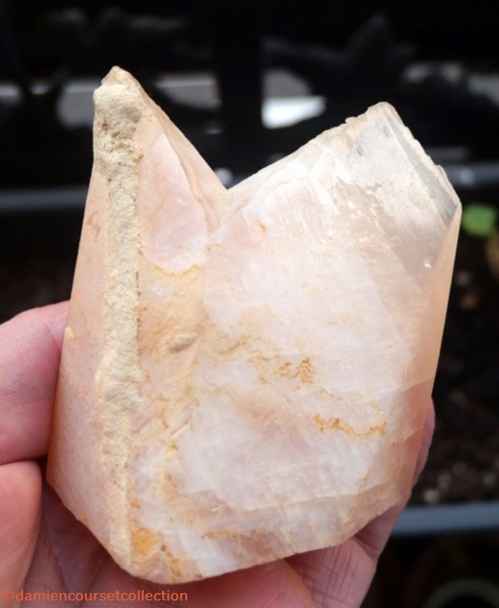 mineraux meteorites calcite maclee carriere de lire maine et loire