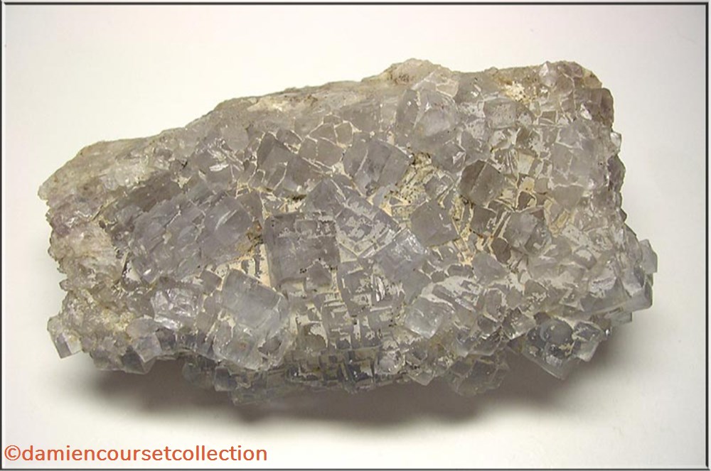 Fluorite (tétrahexaédre) 3 mineraux meteorite tetrahexaedrique fluorite tetrahexaedre
