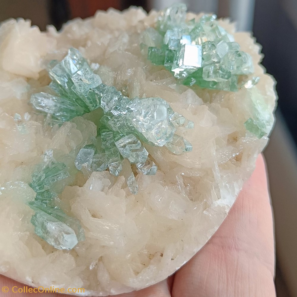 Apophyllite avec Stilbite 3 mineraux meteorites fluorapophyllite k apophyllite avec stilbite
