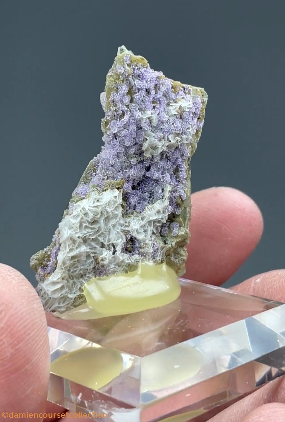 mineraux meteorites fluorapatite fluorite et calcite