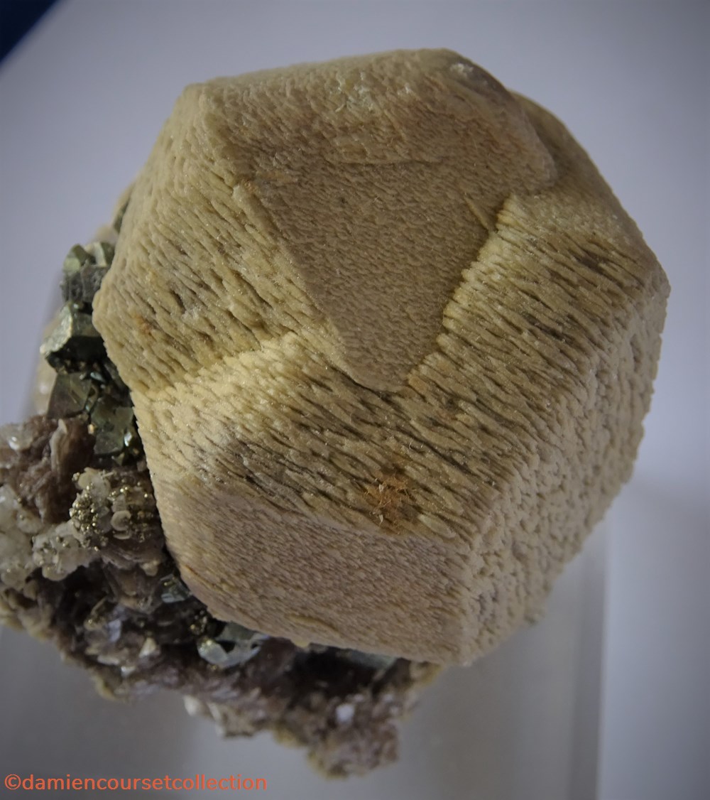 Sidérite 2 mineraux meteorite siderite
