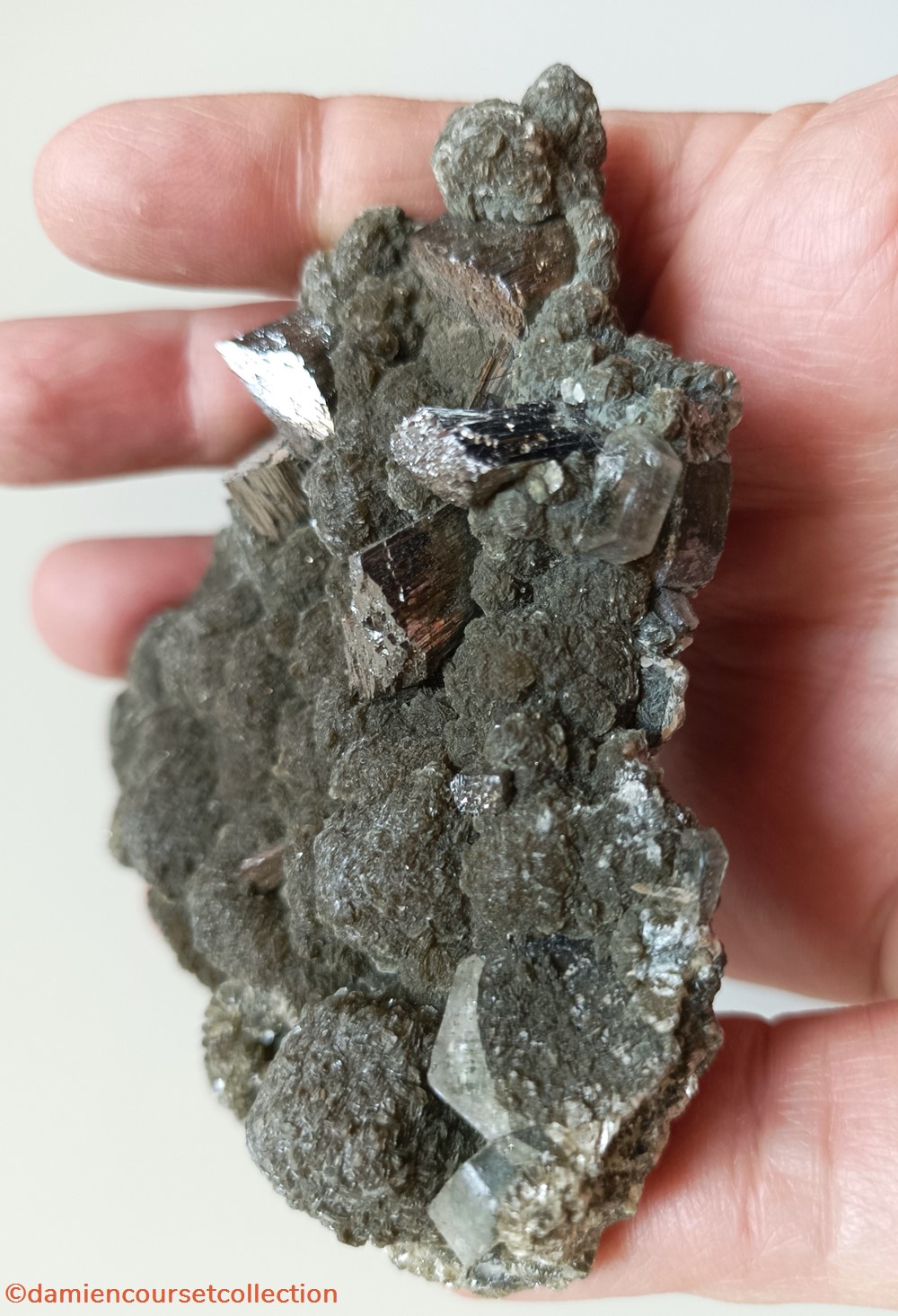 Arsénopyrite et Apatite 3 mineraux meteorites arsenopyrite et apatite